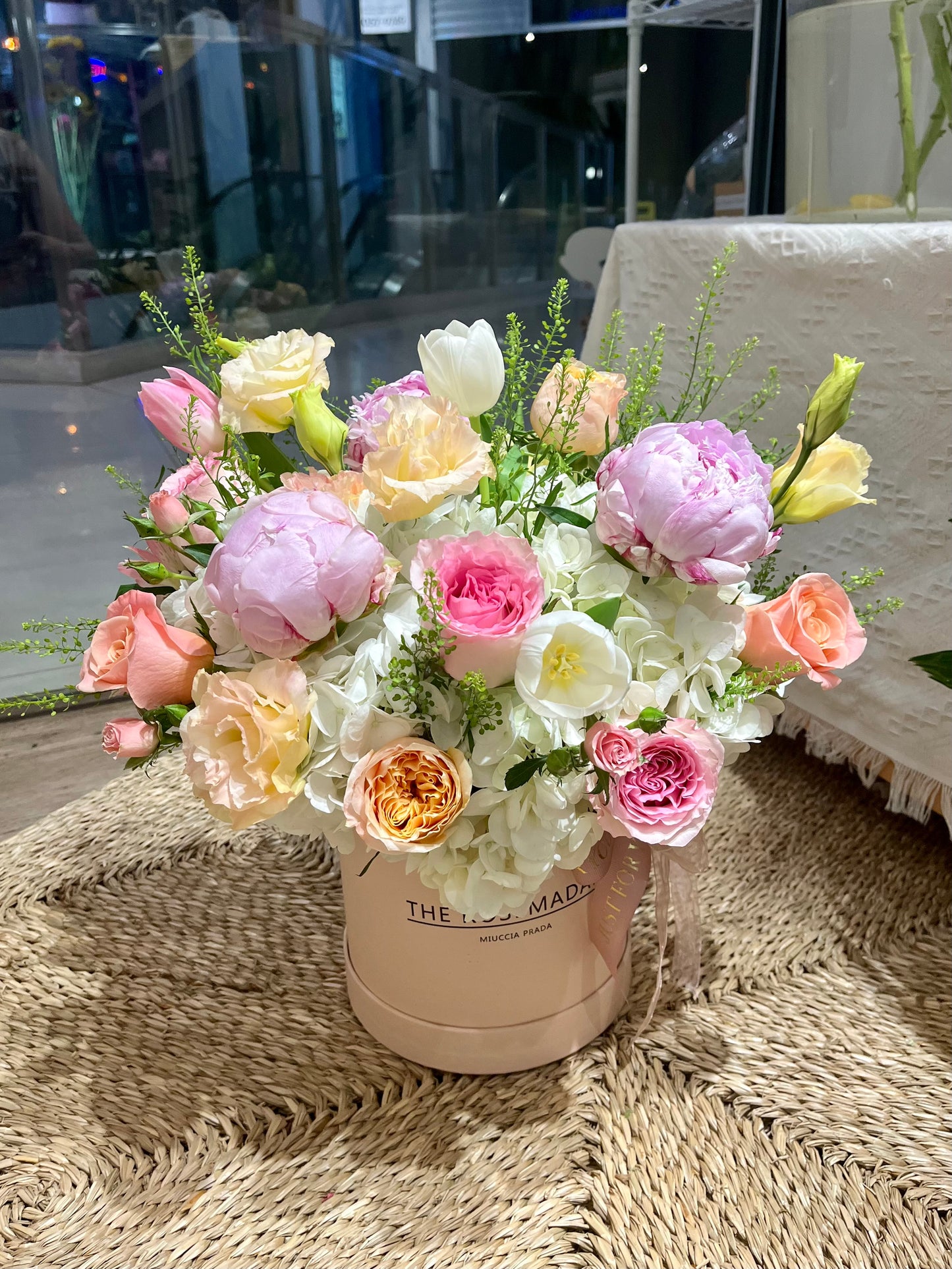 Juliet Peach | Flower Box Arrangement