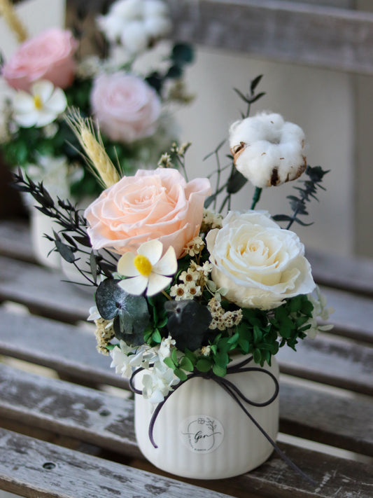 Dreamy Creamy | Preserved Flower Vase