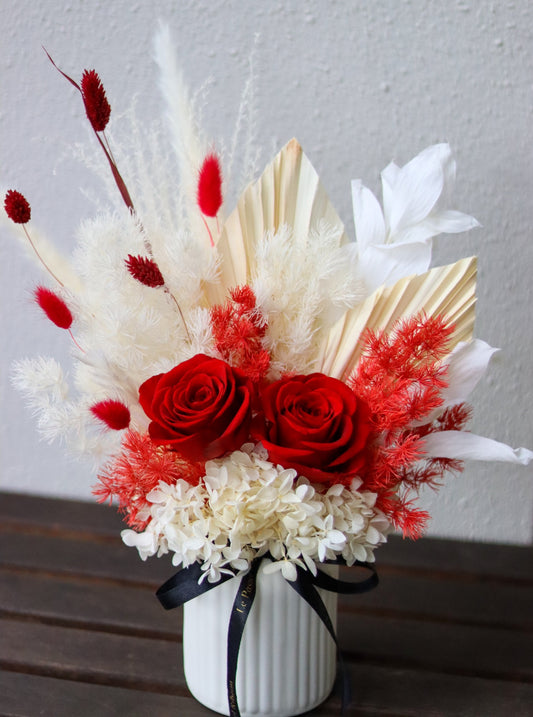 Scarlet | Vase Arrangement Preserved Flowers